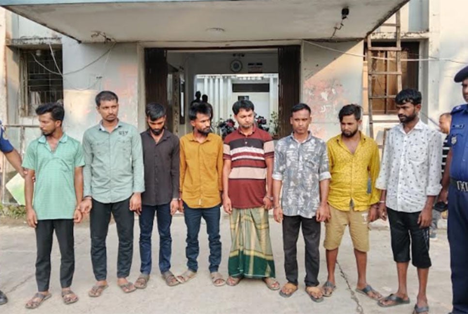 পটুয়াখালীতে ডাকাতির প্রস্তুতিকালে গ্রেফতার ৮