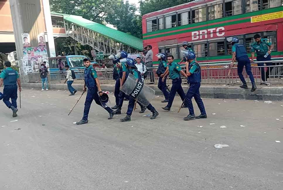 ছাড়া পেলেন আন্দোলনে আটক শিক্ষকরা