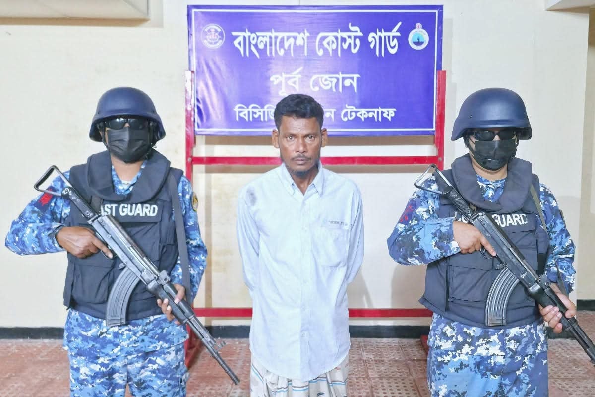 টেকনাফে শীর্ষ মানব পাচারকারী গ্রেফতার