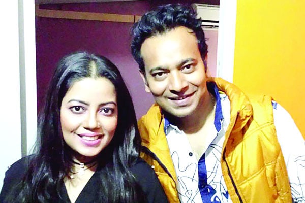রেকর্ড গড়ল কনা-আকাশের গান