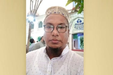 গরু এসে পড়ে মোটরসাইকেলে, ছিটকে পড়ে বাসচাপায় কলেজশিক্ষক নিহত