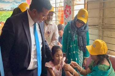 নারায়ণগঞ্জে টাইফয়েড টিকাদান ক্যাম্পেইন শুরু