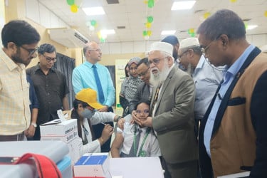 'প্রাক-প্রাথমিক থেকে নবম শ্রেণির শিক্ষার্থীরা নিজ বিদ্যালয়ে টিকা পাবে'