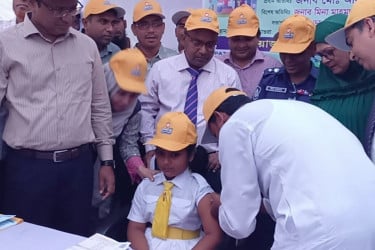 মাগুরায় টাইফয়েডের টিকাদান কর্মসূচি শুরু