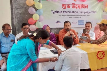 বিশ্বনাথে টাইফয়েডের টিকাদান কর্মসূচির উদ্বোধন
