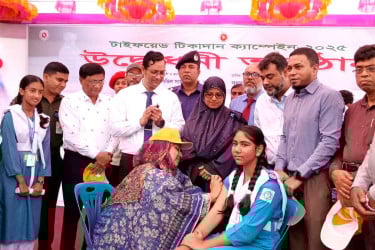 বগুড়ায় টাইফয়েড টিকাদান কর্মসূচির উদ্বোধন