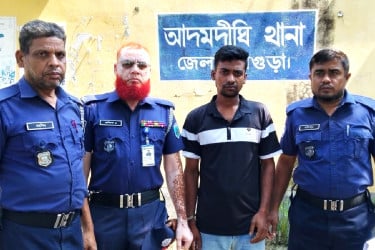বগুড়ায় চোরাই মোটরসাইকেলসহ চোর গ্রেপ্তার
