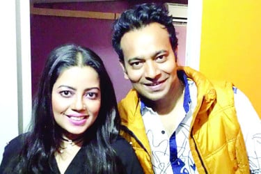 রেকর্ড গড়ল কনা-আকাশের গান