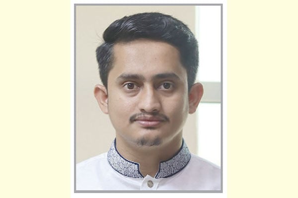 আপনারা রাজনৈতিক দেউলিয়া, রাজনৈতিক চাটুকার