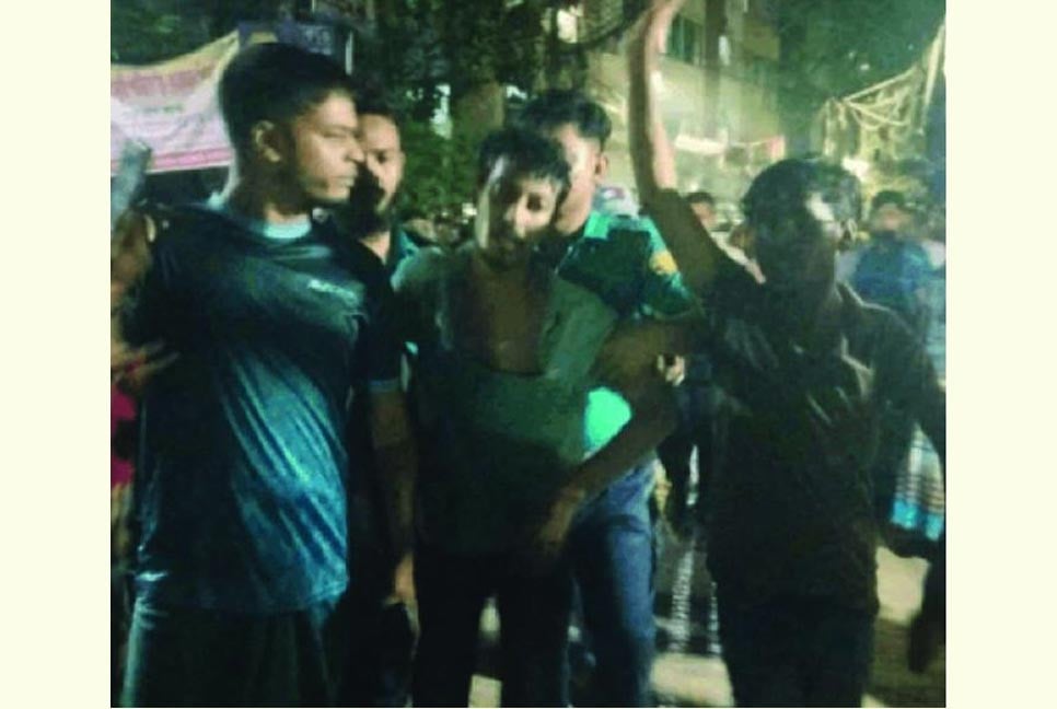 রাজধানীর পৃথক দুই জায়গায় ককটেল বিস্ফোরণ, ছাত্রলীগকর্মী আটক