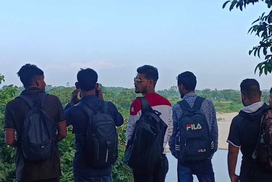 পঞ্চগড়ে ভ্রমণ পিপাসুদের উপচে পড়া ভিড়