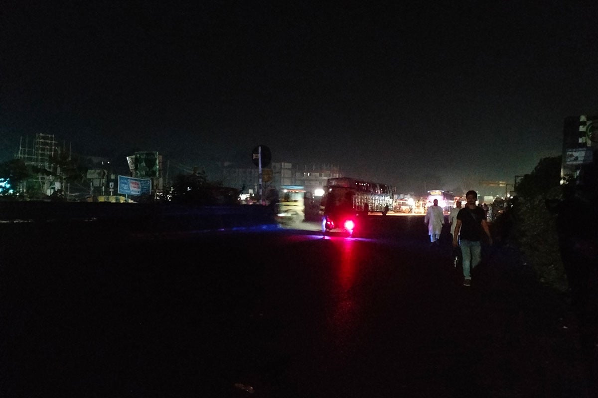 সন্ধ্যা নামলেই অন্ধকার ভাঙ্গা ইন্টারসেকশন