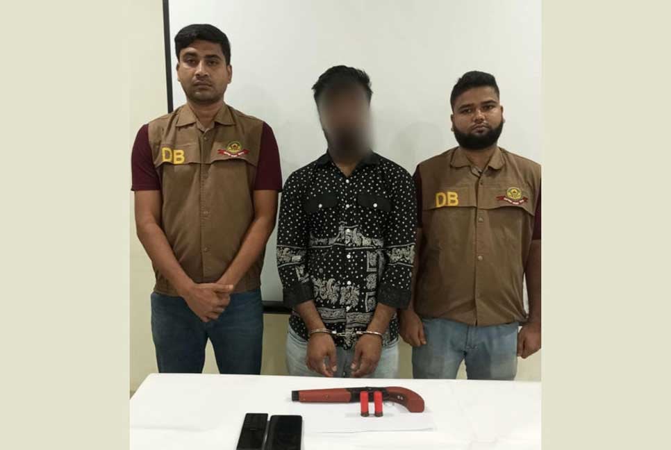 চট্টগ্রামে অস্ত্রসহ যুবক গ্রেফতার