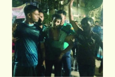 রাজধানীর পৃথক দুই জায়গায় ককটেল বিস্ফোরণ, ছাত্রলীগকর্মী আটক