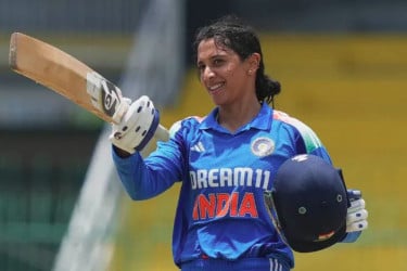 ইতিহাস গড়লেন স্মৃতি মান্ধানা