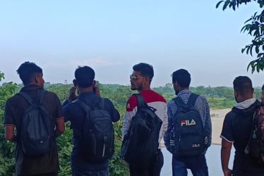 পঞ্চগড়ে ভ্রমণ পিপাসুদের উপচে পড়া ভিড়