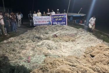রায়পুরে মা ইলিশ রক্ষায় মেঘনায় অভিযান, কারেন্ট জাল জব্দ
