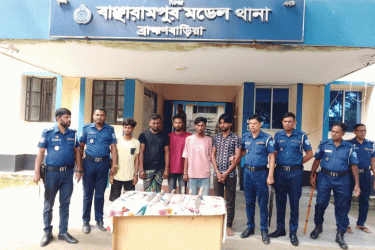 ব্রাহ্মণবাড়িয়ায় অস্ত্রসহ পাঁচ ডাকাত গ্রেফতার
