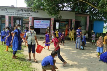 চিরিরবন্দরে বসুন্ধরা শুভসংঘের উদ্যোগে পরিচ্ছন্নতা অভিযান