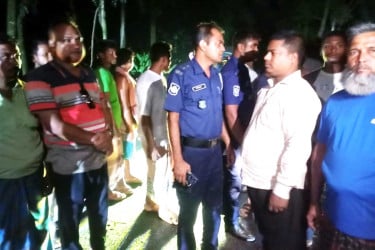 বীরগঞ্জে ট্রাকের ধাক্কায় নারী নিহত, আহত মা-ছেলে