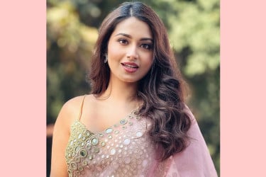 নতুন পরিচয়ে আসছেন তাসনিয়া ফারিণ