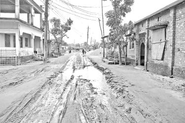 নয় বছর ধরে বেহাল সড়ক