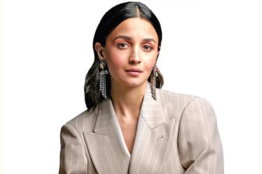 আলিয়া কেন সেরা