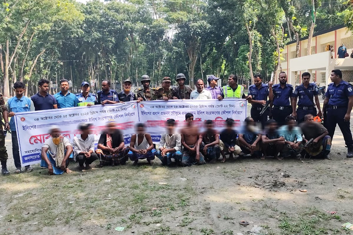 বরিশালে ১১ জেলেকে লাখ টাকা জরিমানা