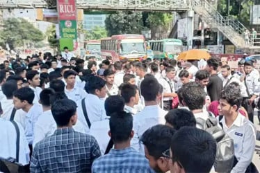 সায়েন্সল্যাব মোড় অবরোধ ঢাকা কলেজ শিক্ষার্থীদের