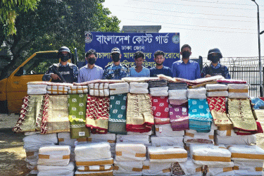নারায়ণগঞ্জে কোটি টাকার মূল্যের ভারতীয় শাড়িসহ আটক ২