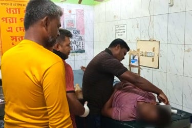 মোংলায় যুবককে পিটিয়ে হত্যা, আটক ২