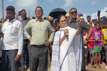 পশ্চিমবঙ্গের বন্যায় ভুটানকে দায়ী, ক্ষতিপূরণ চাইলেন মমতা