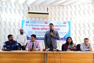 নারায়ণগঞ্জে পেশাদার গাড়িচালকদের বিশেষ প্রশিক্ষণ কর্মশালা অনুষ্ঠিত