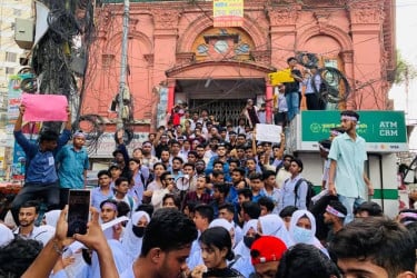 কুমিল্লা বিভাগের দাবিতে শিক্ষার্থীদের মিছিল