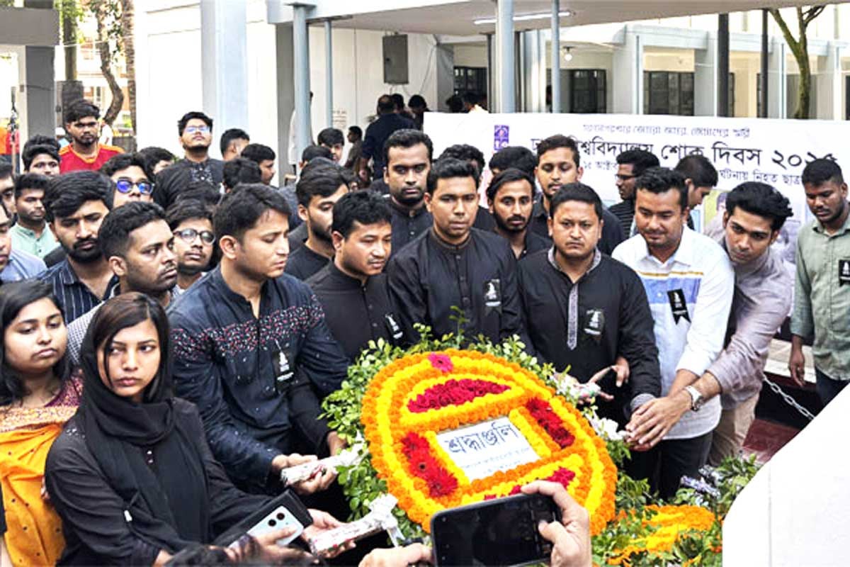 ঢাকা বিশ্ববিদ্যালয়ের শোক দিবসে ছাত্রদলের শ্রদ্ধা নিবেদন
