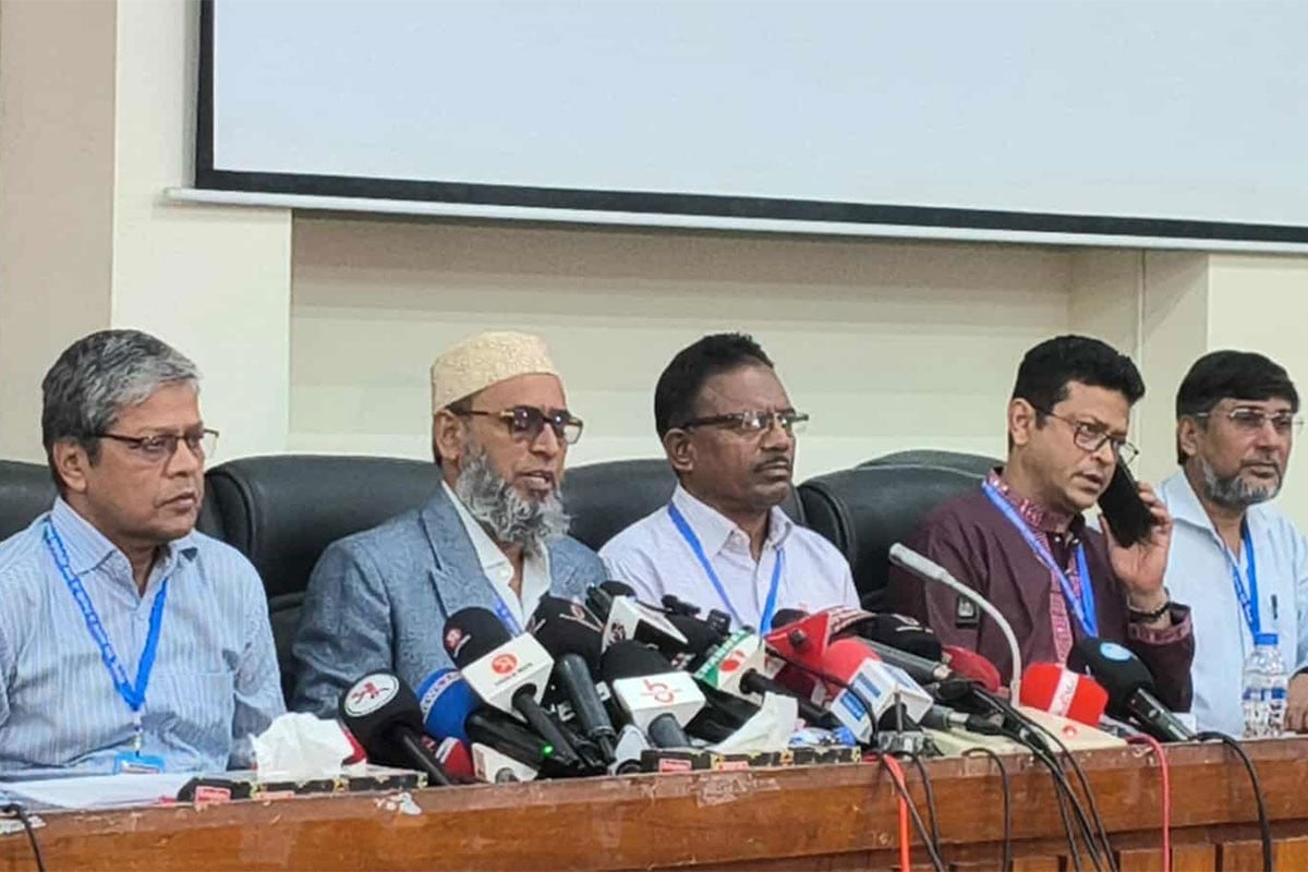 রাকসুতে যতজন ভোটার তত ব্যালট, কেন্দ্রে তিন স্তরে ভোটারদের যাচাই