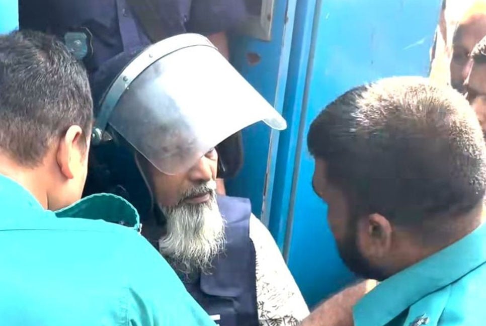 হাতকড়া পরানোয় ওসিকে ধমক শীর্ষ সন্ত্রাসী সুব্রত বাইনের