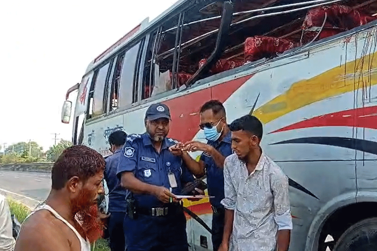 টাঙ্গাইলে সড়ক দুর্ঘটনায় নারীসহ নিহত ৩