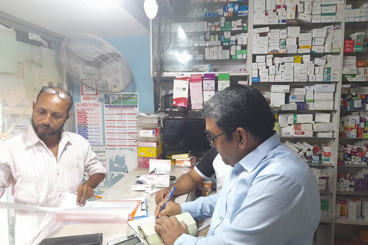 মেহেরপুরে ভোক্তা অধিকারের অভিযান, দুই প্রতিষ্ঠানকে জরিমানা