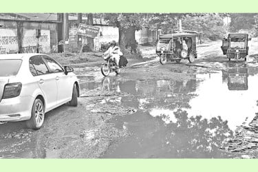 খানাখন্দে ভরা ছয় কিলোমিটার