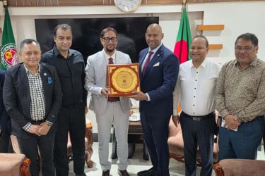 চট্টগ্রামে শিক্ষা ও স্বাস্থ্যখাতে কানাডার সহযোগিতা চাইলেন মেয়র