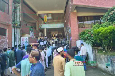 ৩৬ বছরের প্রতীক্ষার অবসান, চাকসু নির্বাচনের ভোটগ্রহণ শুরু
