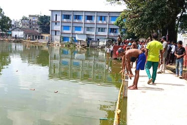 নেত্রকোনায় মাসব্যাপী সাঁতার প্রশিক্ষণ কার্যক্রম শুরু