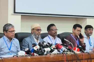 রাকসুতে যতজন ভোটার তত ব্যালট, কেন্দ্রে তিন স্তরে ভোটারদের যাচাই