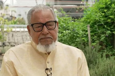নজরুল ইসলাম খান হাসপাতালে ভর্তি