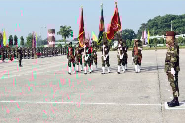 আর্মি সার্ভিস কোর ও আর্মি মেডিকেল কোরের সেনাবাহিনী প্রধান কুচকাওয়াজ অনুষ্ঠিত