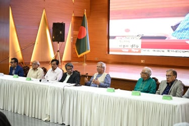 উৎসবমুখর পরিবেশে নির্বাচন ফেব্রুয়ারিতেই হবে: প্রধান উপদেষ্টা