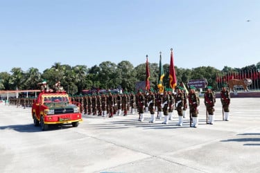 ইস্ট বেঙ্গল রেজিমেন্ট ও আর্মার্ড কোরের রিক্রুট ব্যাচের কুচকাওয়াজ অনুষ্ঠিত