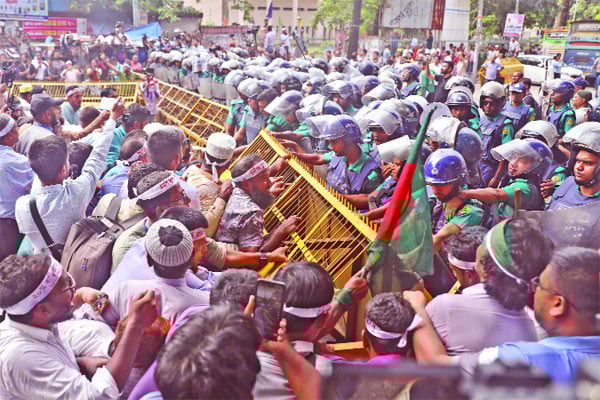 যমুনা অভিমুখে লংমার্চ ঘোষণা
