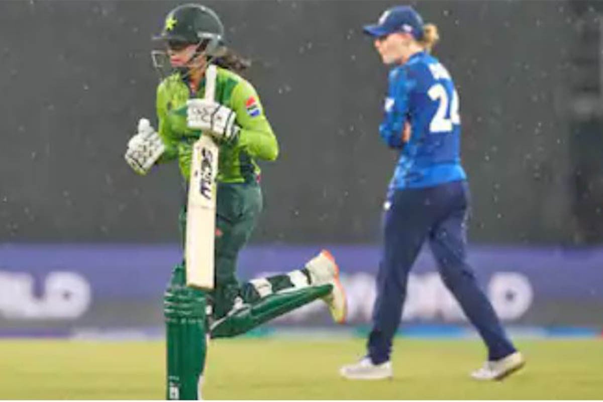 বৃষ্টিতে ভেসে গেল পাকিস্তান-ইংল্যান্ড ম্যাচ